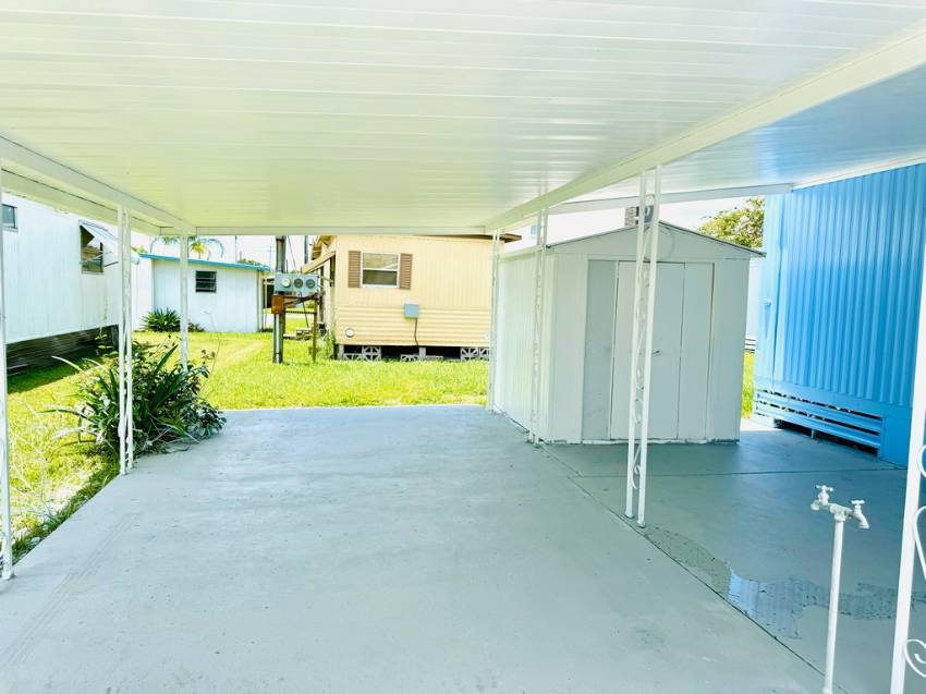 537 Empire Ave a Lakeland, FL Mobile or Manufactured Home for Sale